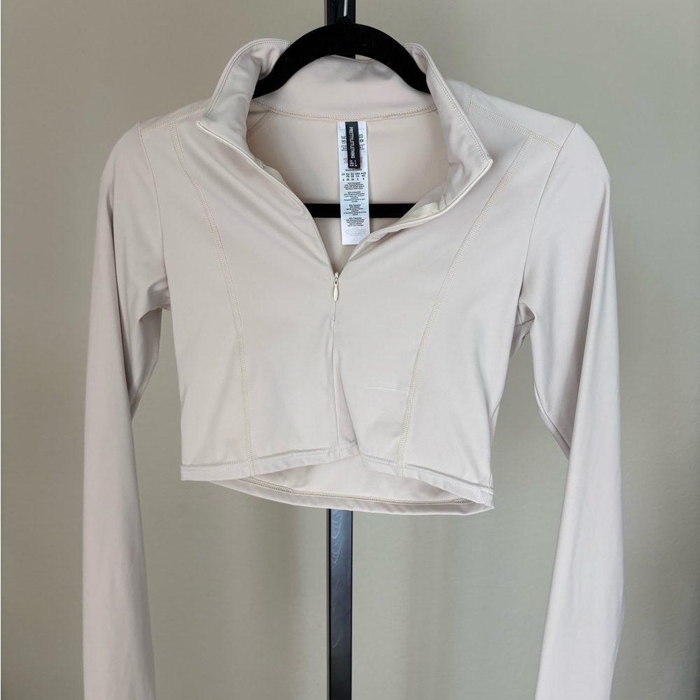 PrettyLittleThing Light Beige Zip-Up Crop Top
